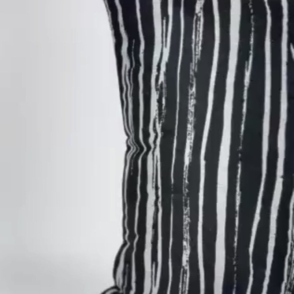 'Noir et Blanc Bark' Pillow Cover